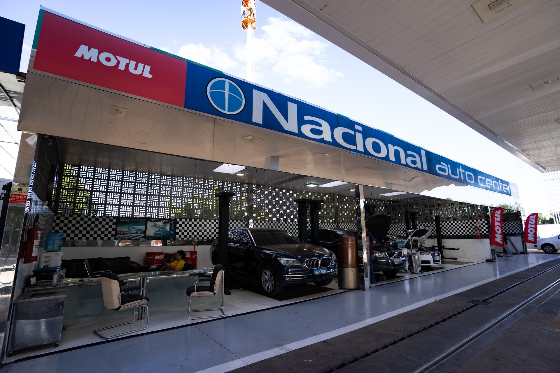 /fotos-oficinas/lago/frente.jpg
