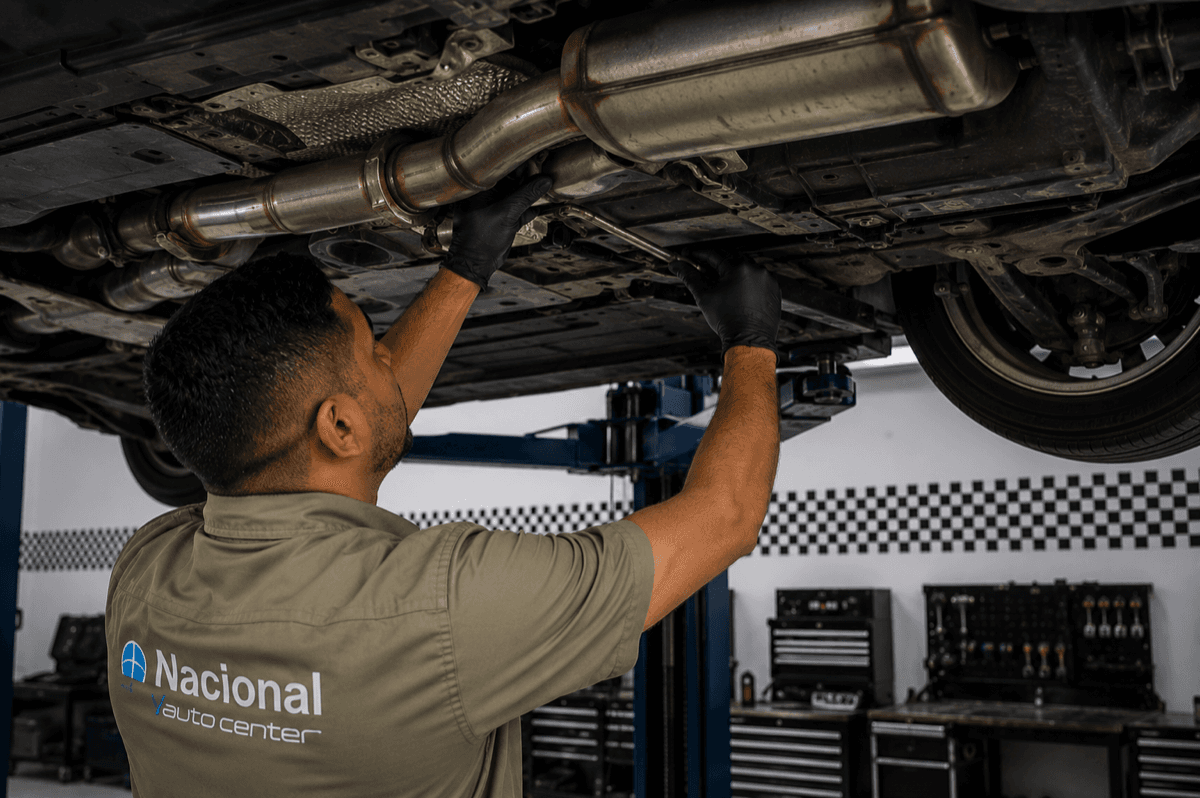 Escapamento sendo realizado na Nacional Auto Center em Brasília